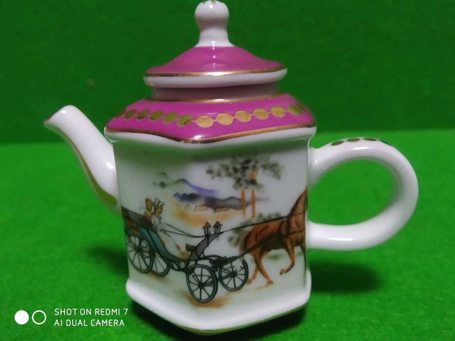 Оригинальный мини чайничек.Европа.