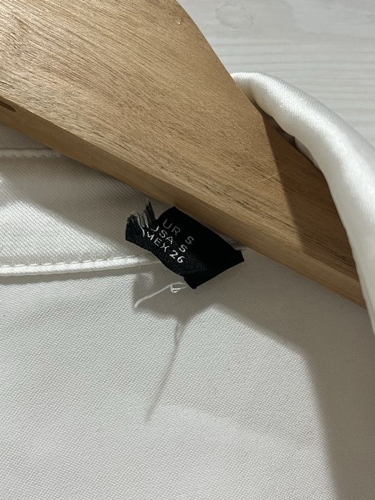 Biała satynowa koszula