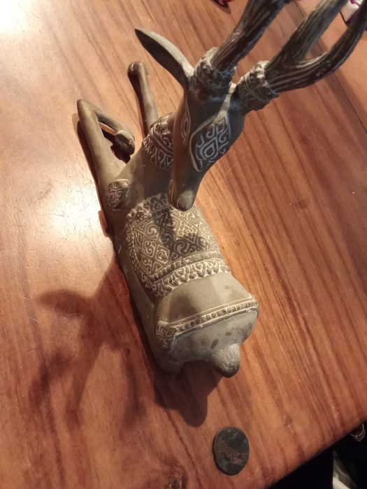 Escultura cervo latão