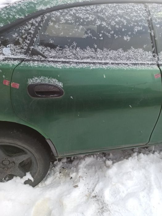 Продам двері на мазду 323f хороший стан