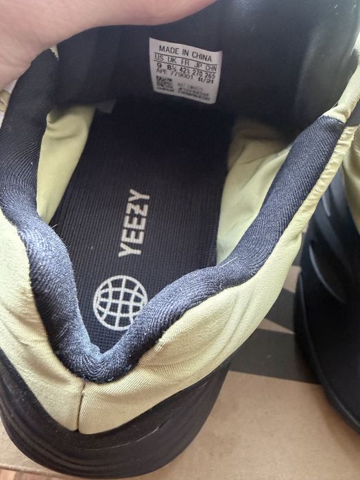 Adidas Yeezy Boost 700 42