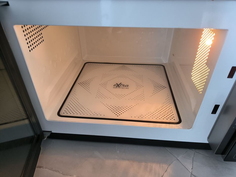 Мікрохвильова піч Whirlpool MWF 421 SL.