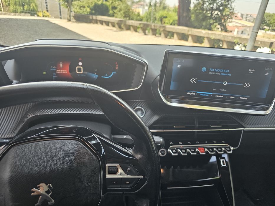 Peugeot 208 allure 1.2 110cv caixa de 6