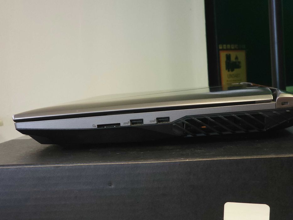 ASUS ROG G703GX Laptop 17” RTX2080 i7-8750H 64GB RAM 144Hz IPS - F.VAT