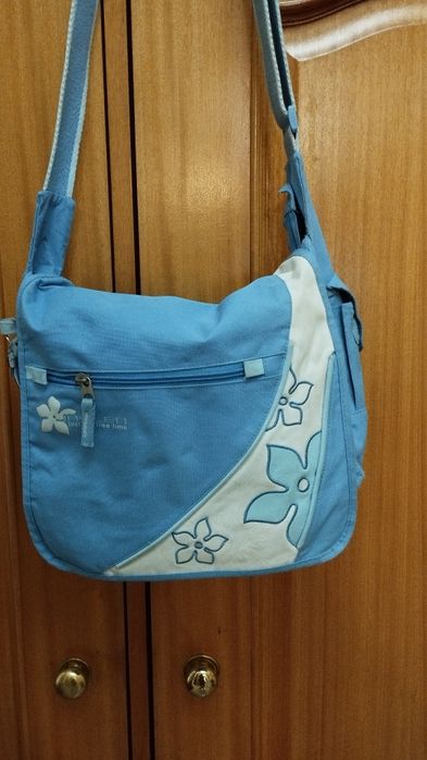 Saco tiracolo. Azul claro,