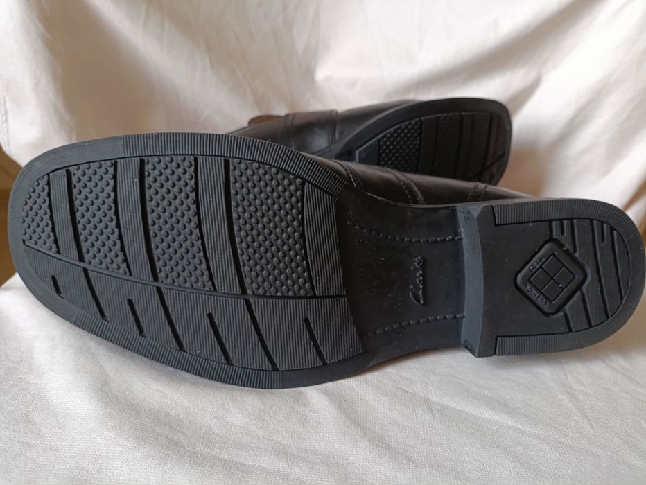 Туфлі Clarks чоловічі шкіра 42,5(28,5см)Туфлі Geox 44 (29,5) шкіра.