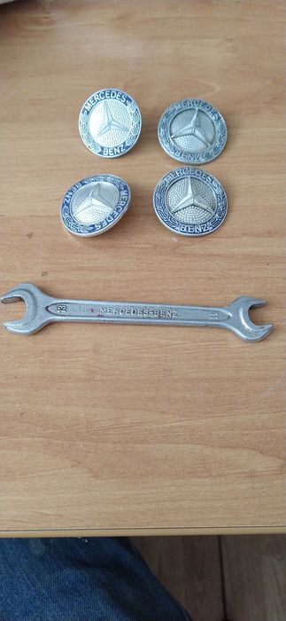 Vários emblemas Mercedes  Benz  antigos