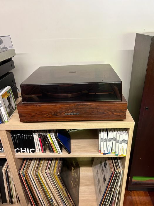 Gira disco Akai vintage a tocar na perfeição