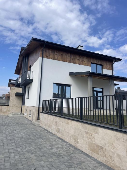 Продаж котеджів в с.Зубра "Маєток"