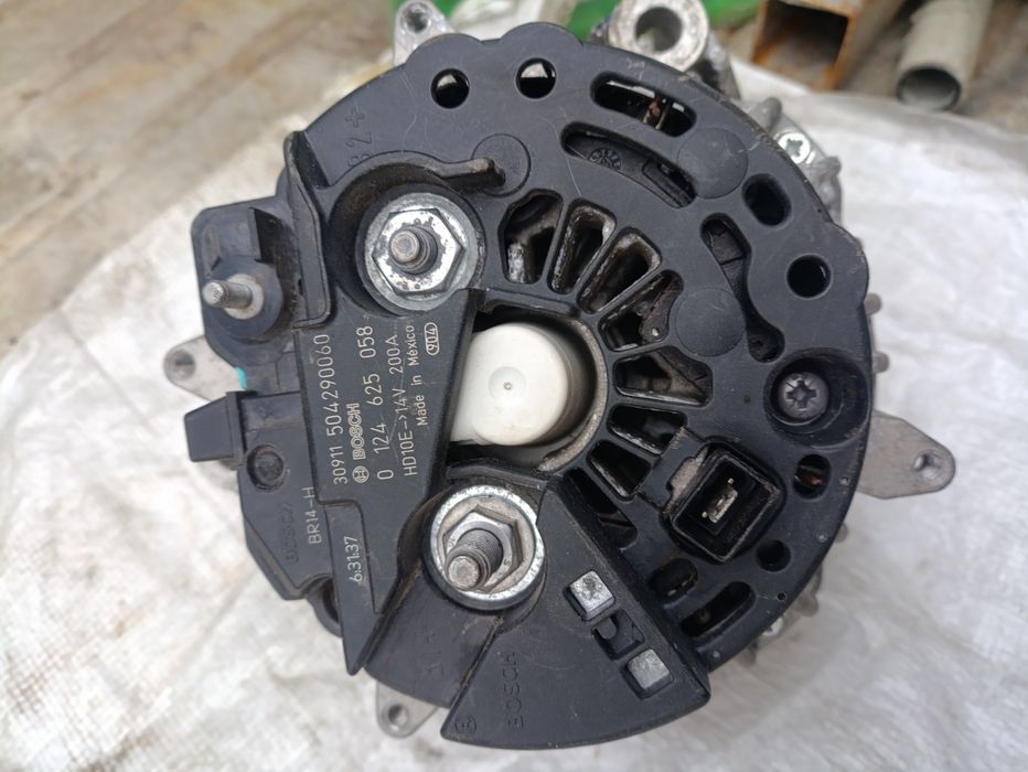 Генератор..тракторный.