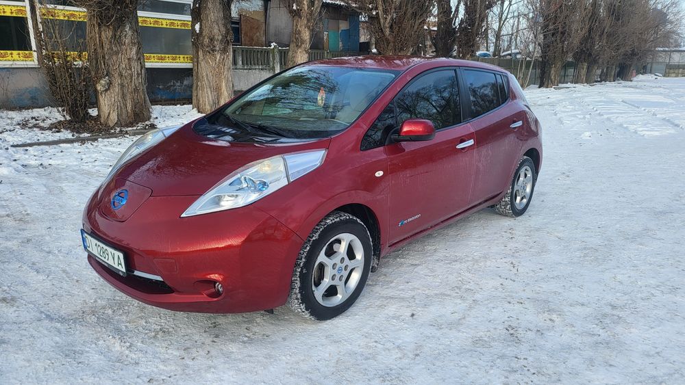 Продам Nissan leaf 2012