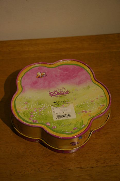 Metallic Flower-Shaped Box64729423665411124