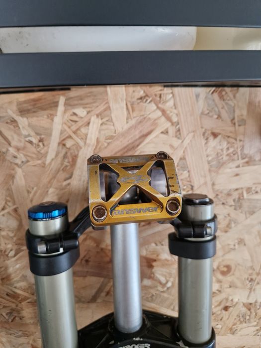Suspensão rock shox boxxer