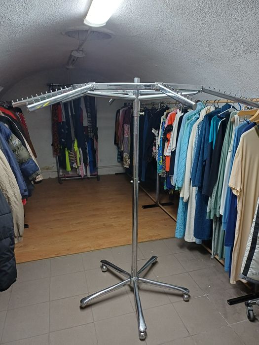 Wieszak obrotowy na kolkach 5 ramion