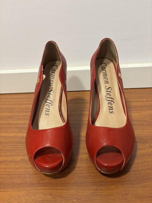 Botas e sandálias luxo várias