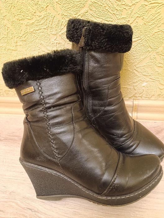 Чоботи жіночі шкіряні, розмір 36