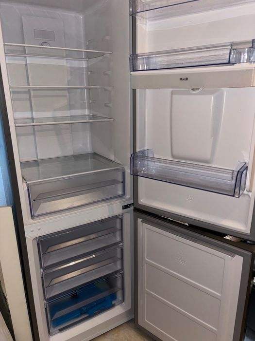 Frigorifico cinzento