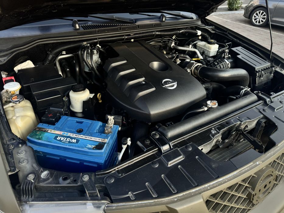 Nissan navara 2.5 MT