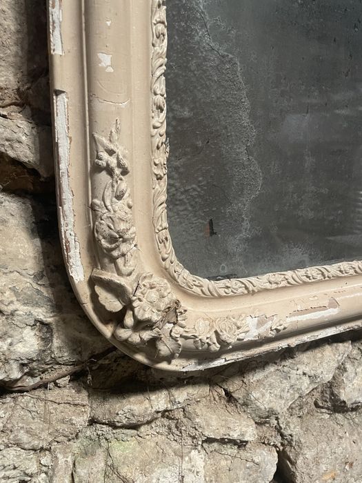 Espelho com moldura vintage