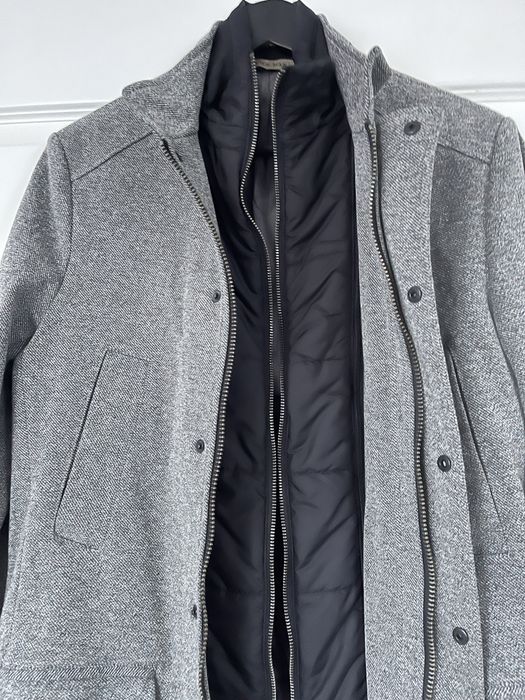 Męski płaszcz Zara w mikrowzór kolor szary