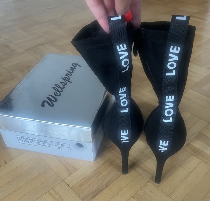 Czarne zamszowe botki na szpilce rozmiar 37