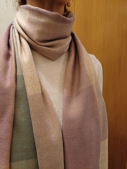 Lindíssima écharpe com brilho dourado - NOVA!