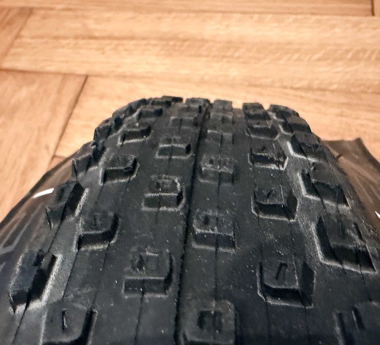 Opona MTB Bontrager XR2 TLR 29 x 2.35 nowa