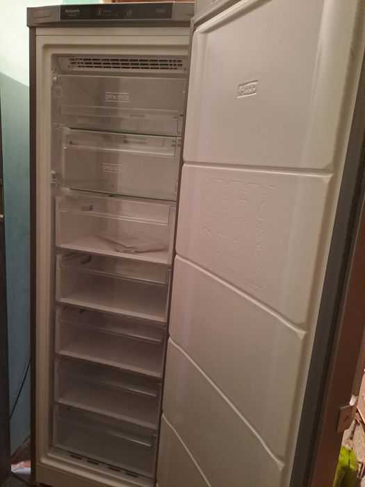 Холодильник морозильна камера