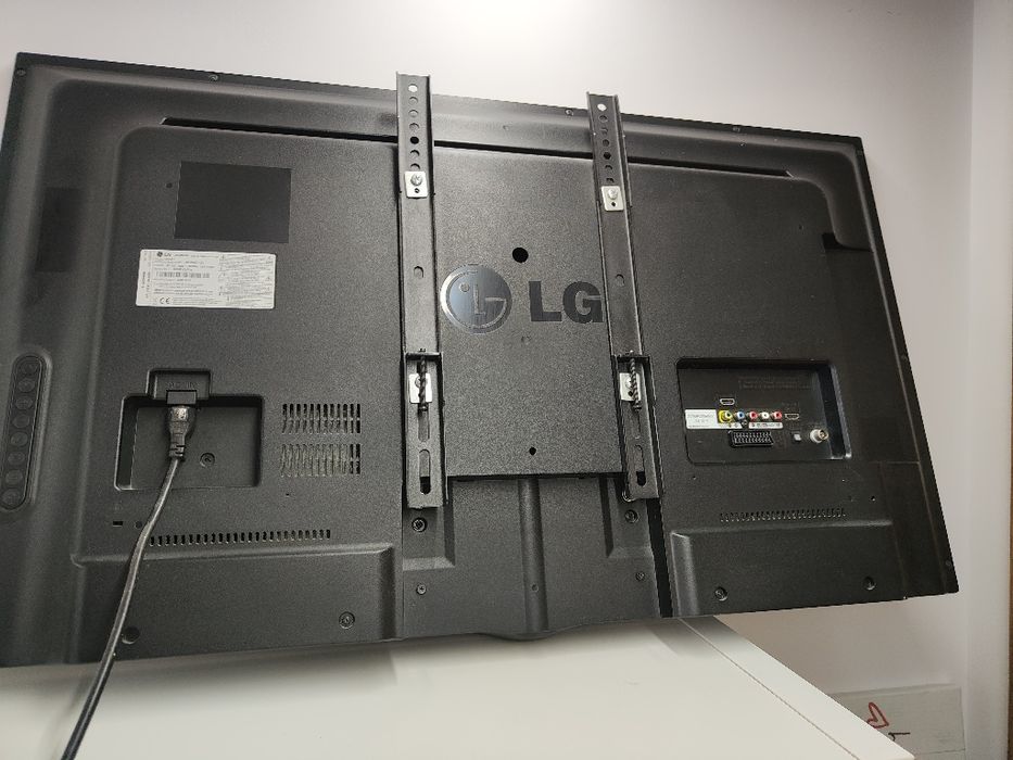 LG42 CALE plus uchwyt pilot