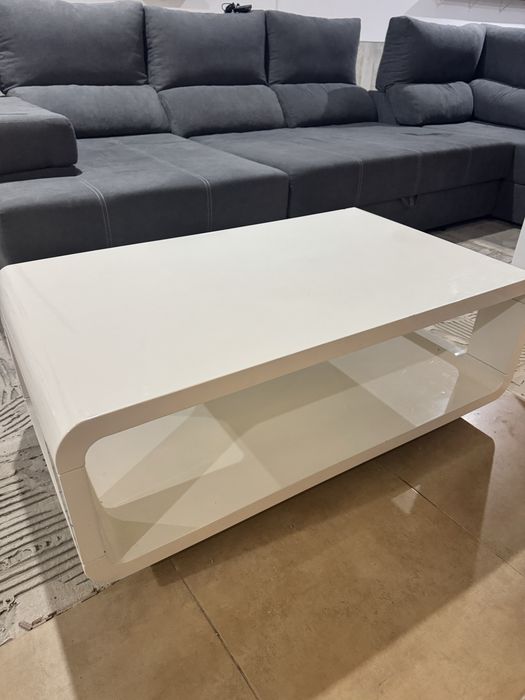 Mesa de Centro Lacada Branca com Rodas