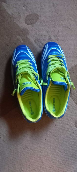 Chuteiras como novas, só foram utilizadas 1 vez.