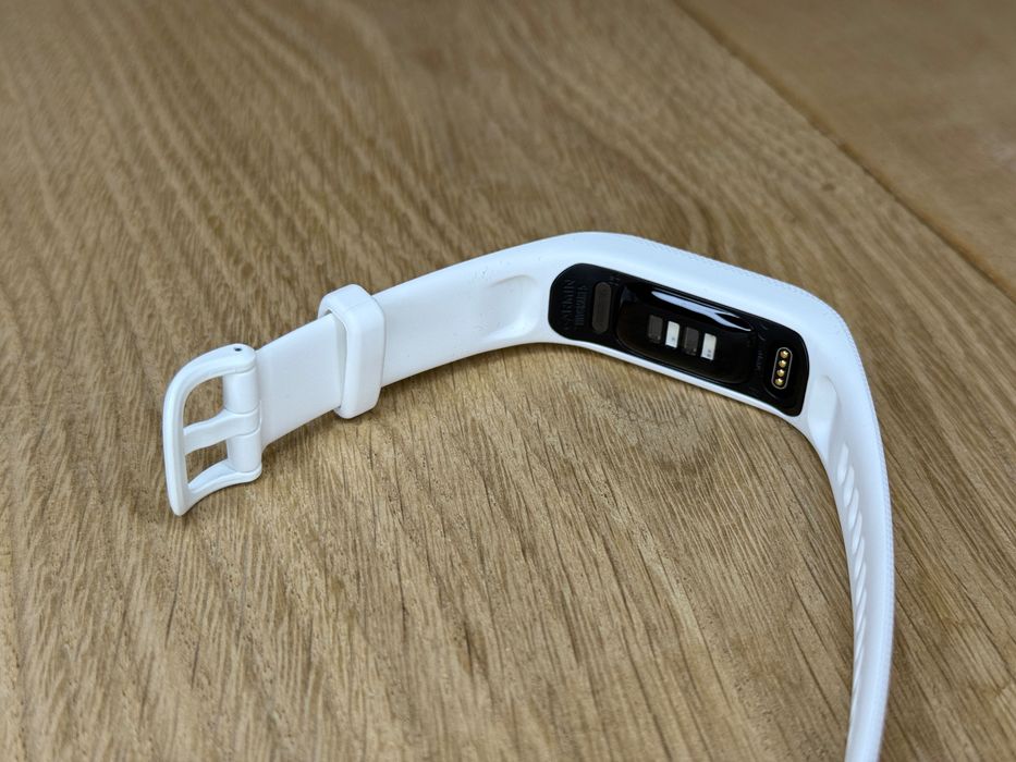 Фітнес-браслет Garmin Vivosmart 5 White (010-02645-11/01 Refurbished) (S/M)