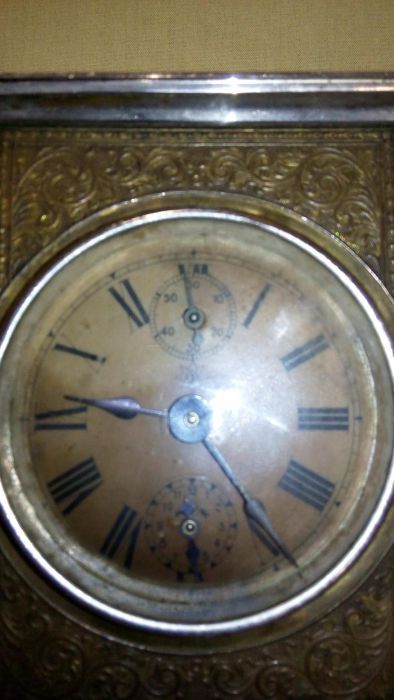 Vintage Winding Clock in Working Condition64552638531842121