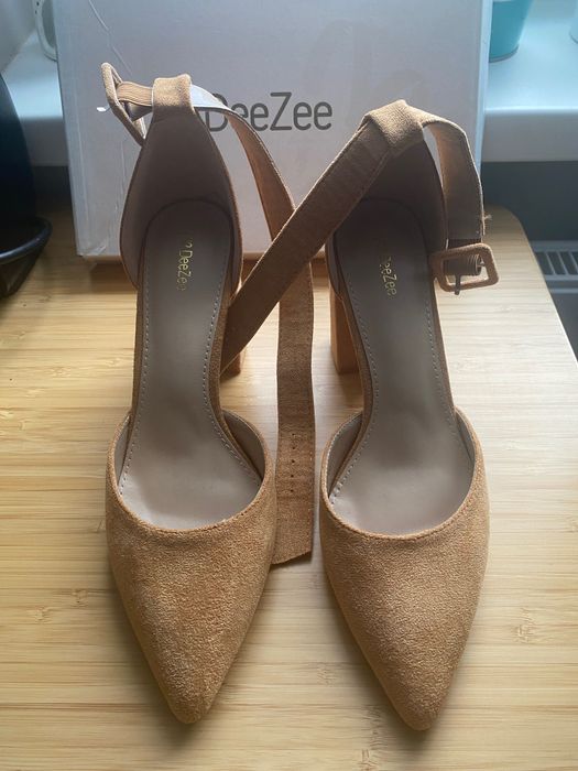 Buty DeeZee  czółenka na słupku rozm 40