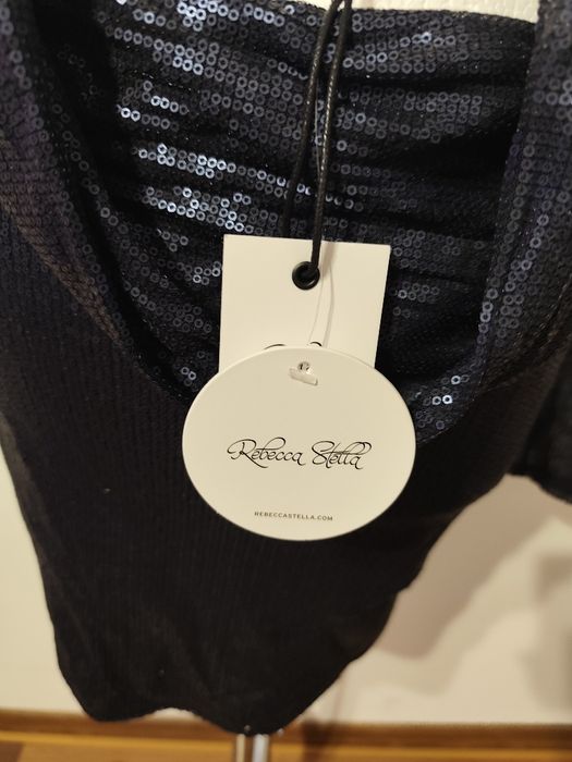 Sukienka cekinowa Rebecca Stella dark blue z odkrytymi plecami, r. S