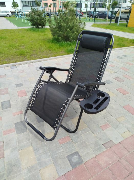 раскладной шезлонг лежак, розкладне садове крісло шезлонг з полицею