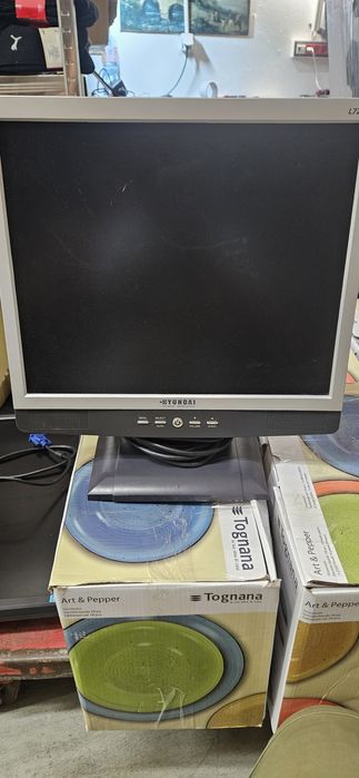 Monitory używane LCD łącznie ok 8 szt - sprawne