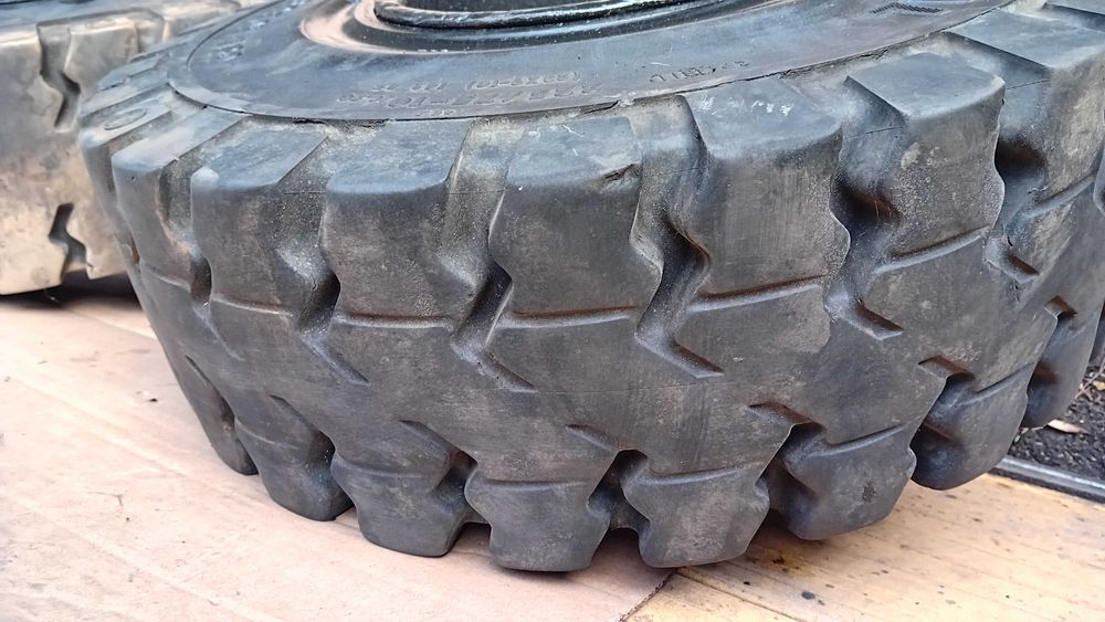 Opona pełna 225/75 - 10 23x9-10 wozek widlowy linde