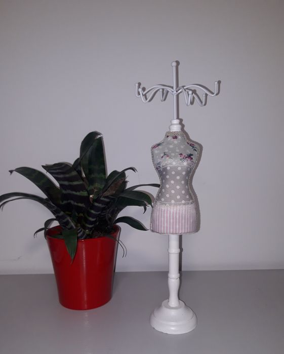 Stojak wieszak na biżuterię