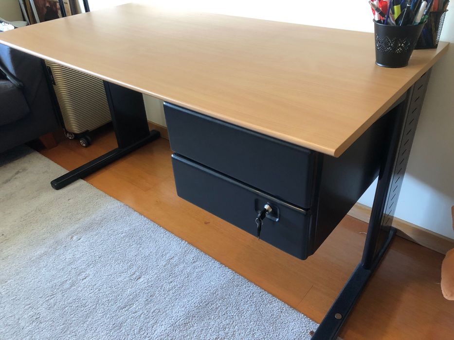 Secretaria + cadeira em pele