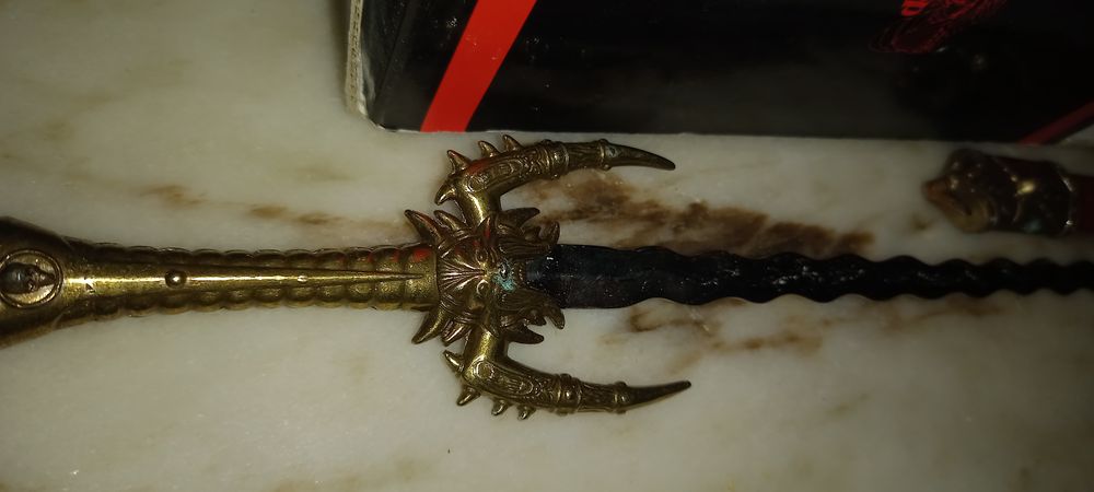Réplica de canhão e punhal miniatura