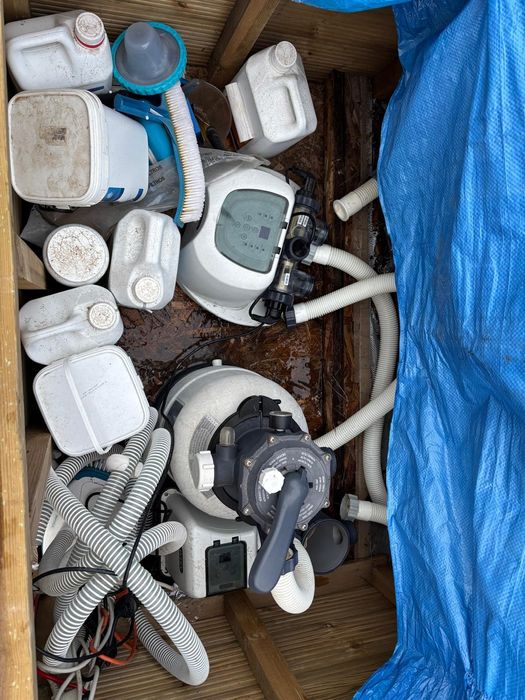 Piscina Intex XTR Frame usada apenas um verão + escada fácil acesso