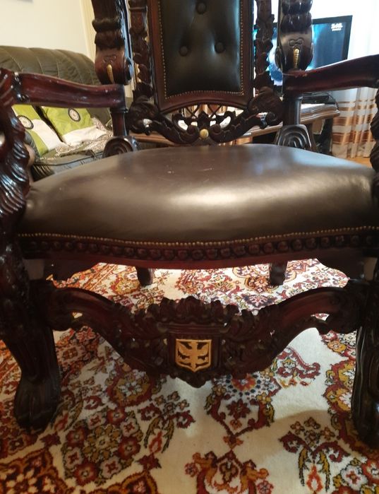 Продам антикварноекресло с красного дерева.