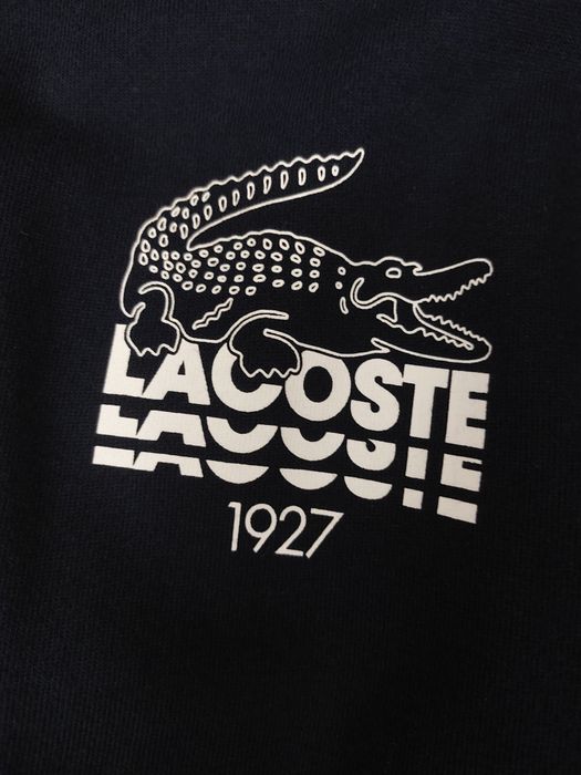 Lacoste bluza bawełniana kolor granatowy z kapturem z nadrukiem