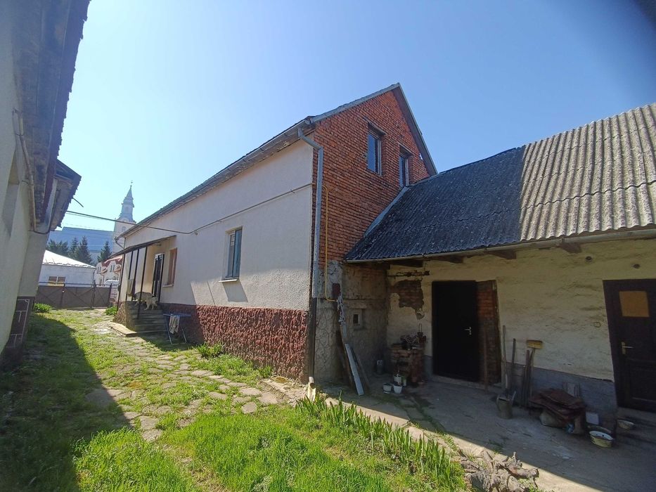 2 поверховий цегляний будинок 1990х с. Великі Береги 10 км до Берегова