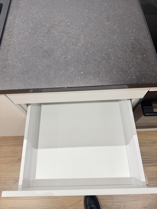 Meble kuchenne wraz z blatem i zlewem