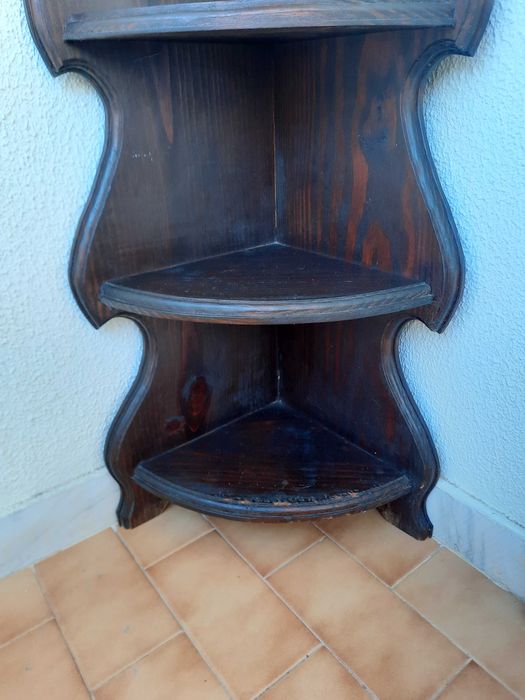 Móvel de canto em madeira antiga