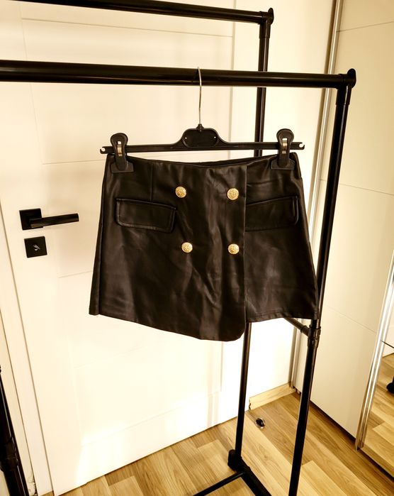 Spódnico-spodenki czarne ekoskóra S, złote guziki
