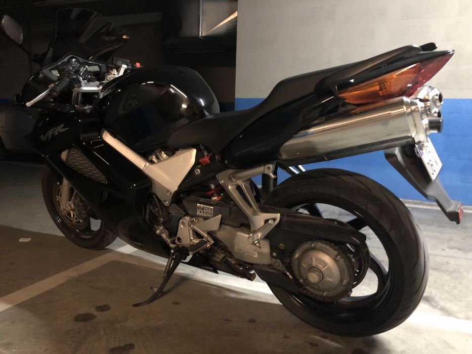 Honda VFR800 vtec - ( 31 mil km )