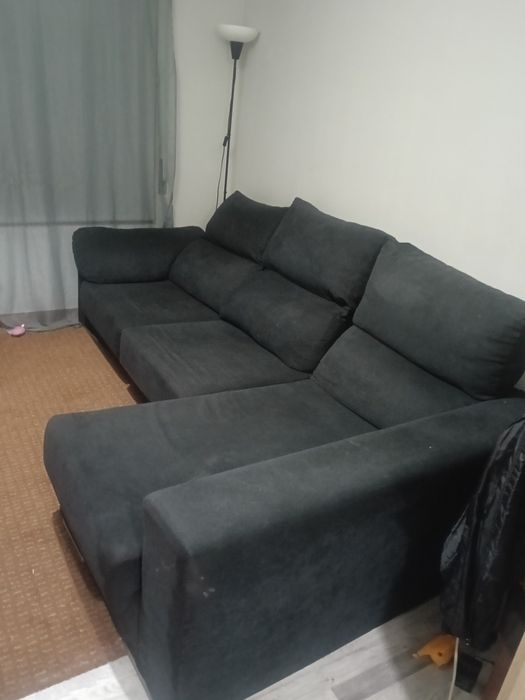 Sofá com Chaise Lounge e arrumação